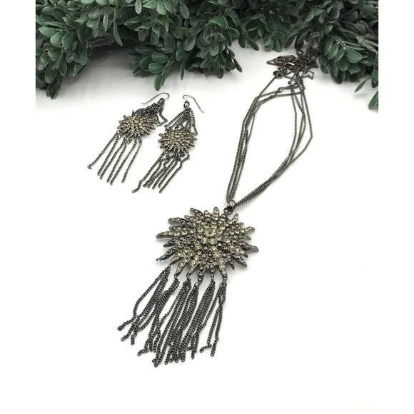 Vintage-Inspired Rhinestone Sunburst Necklace & Earring Set - Picture 5 of 9